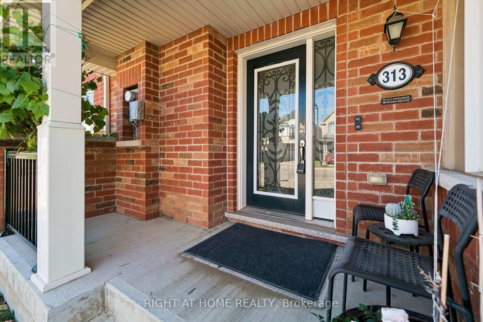 313 Gillett Point Property Photo 7