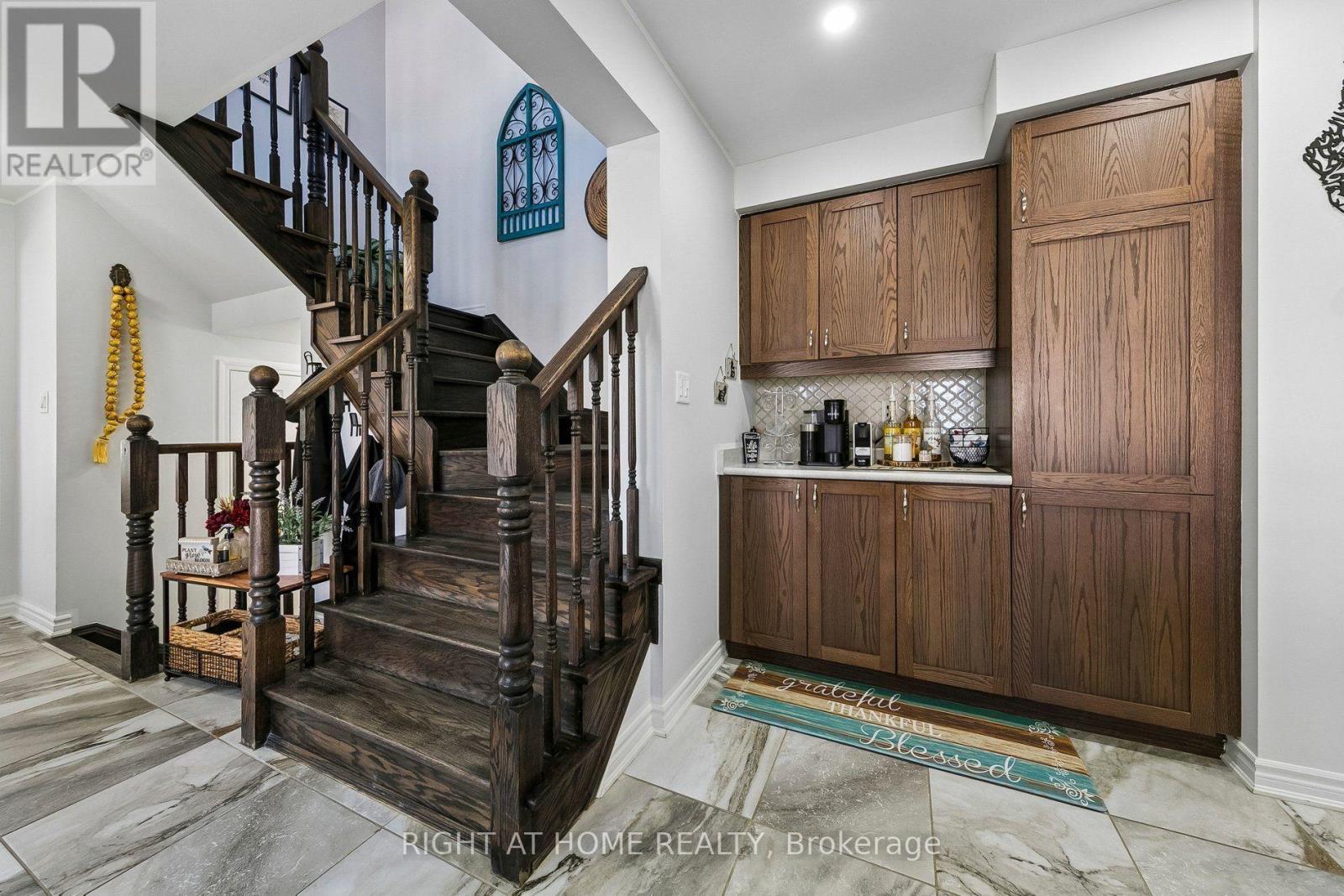 313 Gillett Point Property Photo 9