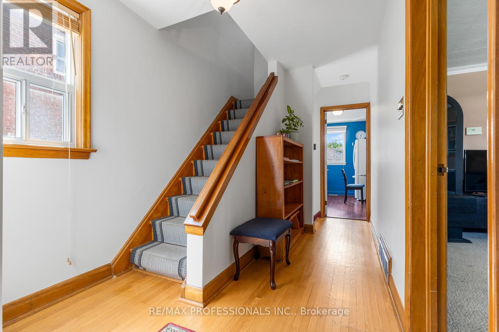 122 Treeview Drive Property Photo 3