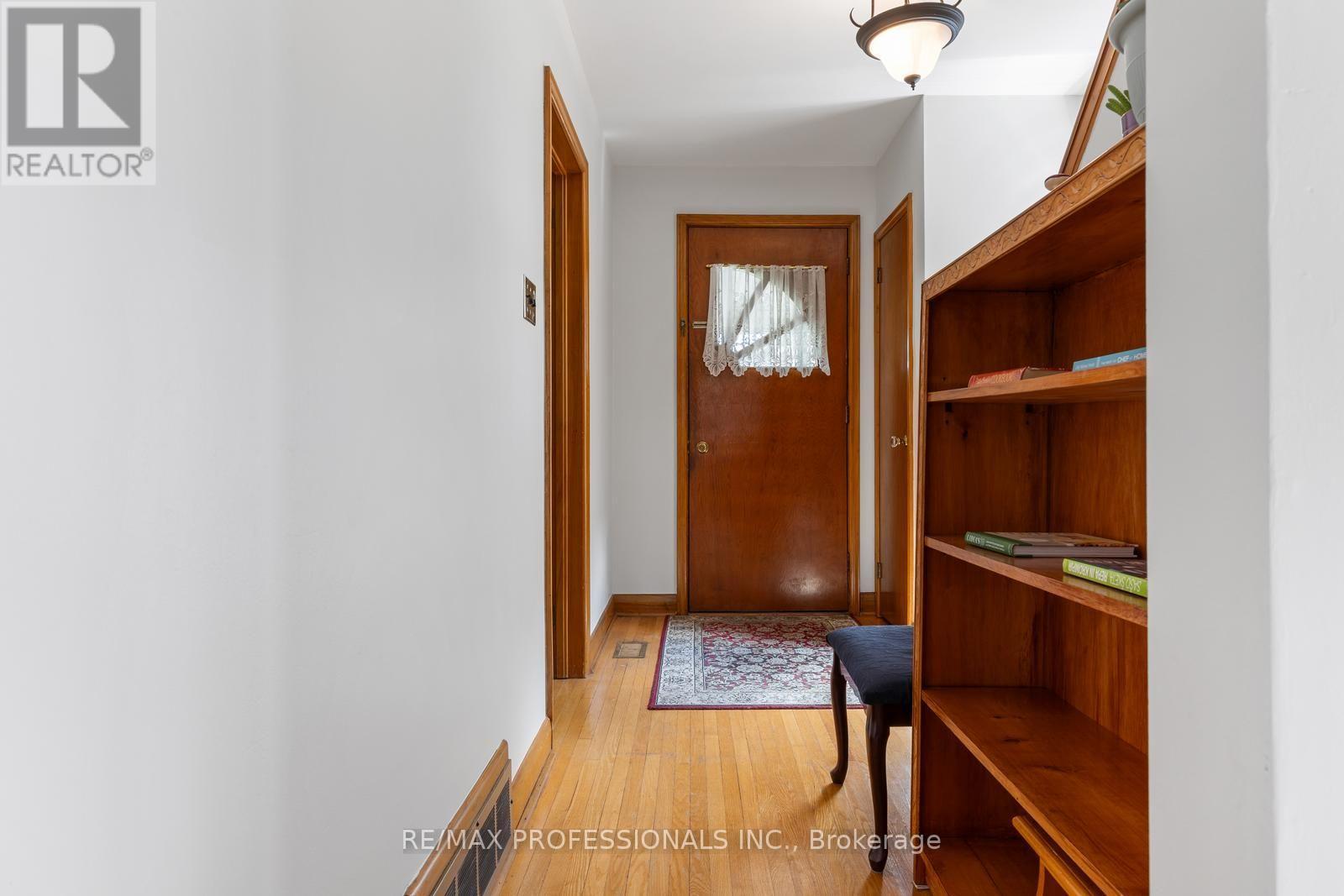 122 Treeview Drive Property Photo 5
