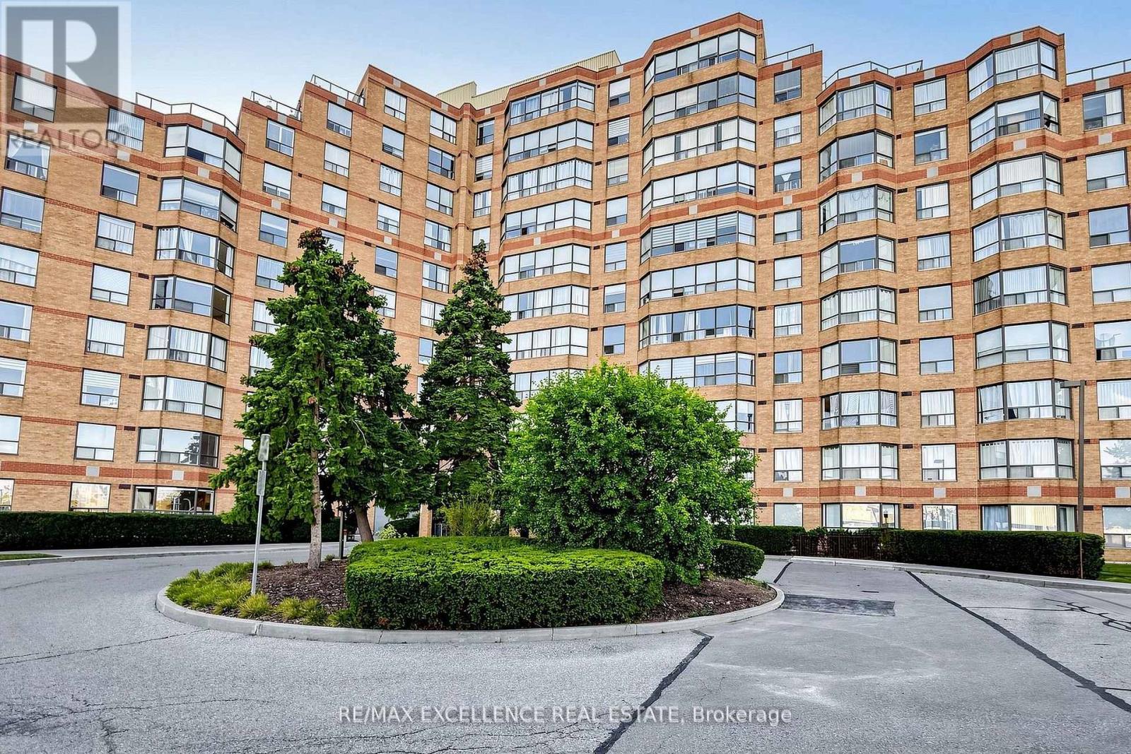 524 - 6 HUMBERLINE DRIVE Property Photo 1