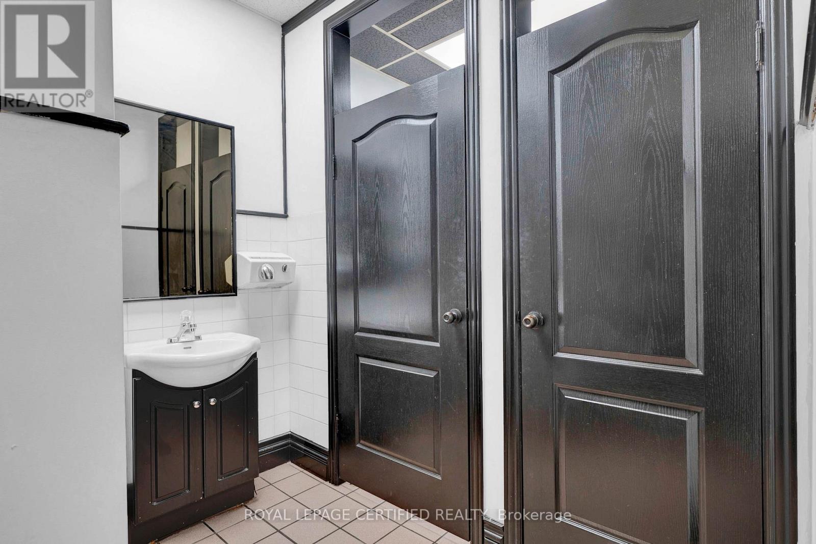 5025 Steeles Avenue W Property Photo 19