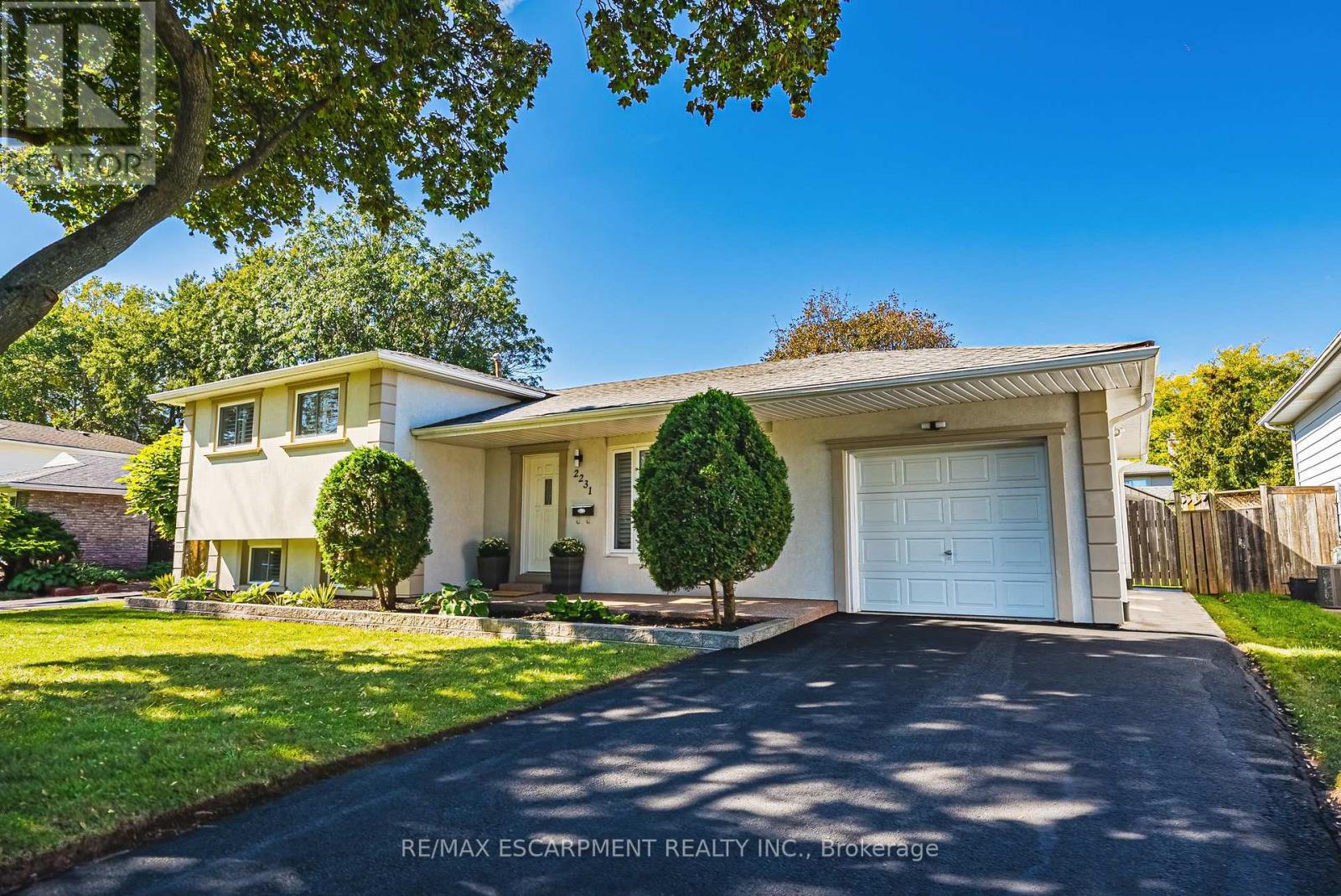 2231 Urwin Crescent Property Photo 1