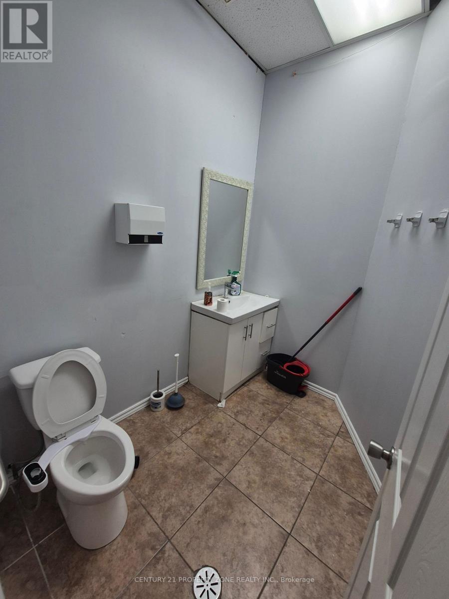 808 Britannia Road Property Photo 4