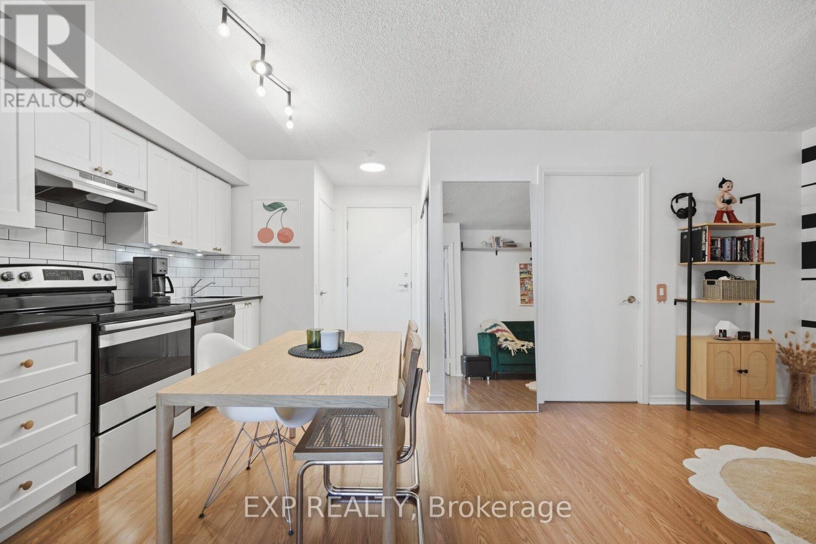 1030 - 60 Heintzman Street Property Photo 4