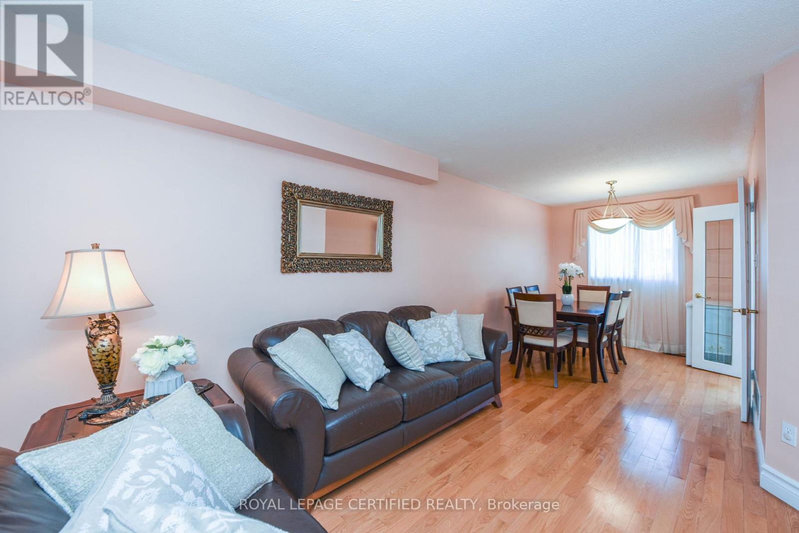 6037 Clover Ridge Crescent Property Photo 4