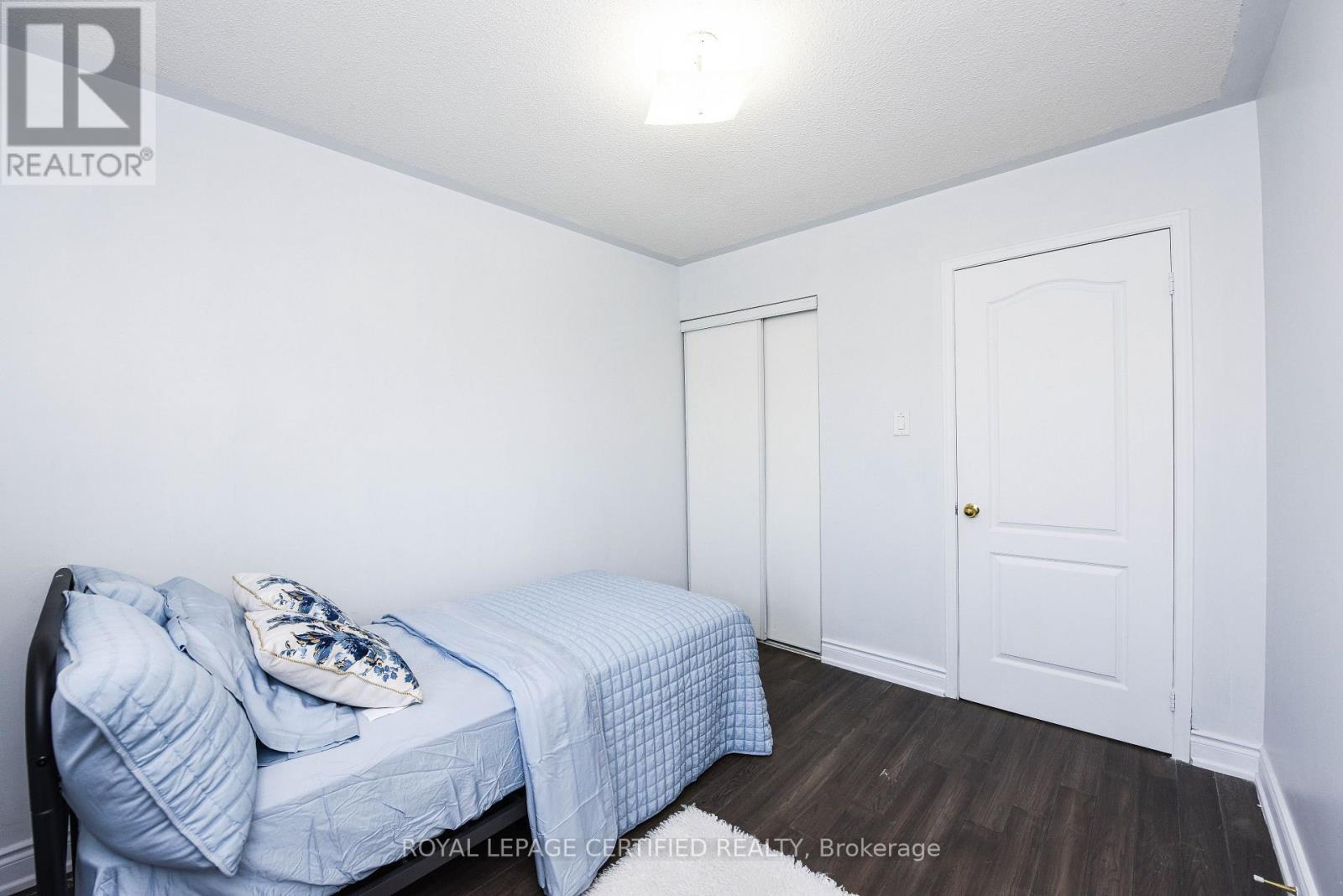 6037 Clover Ridge Crescent Property Photo 7