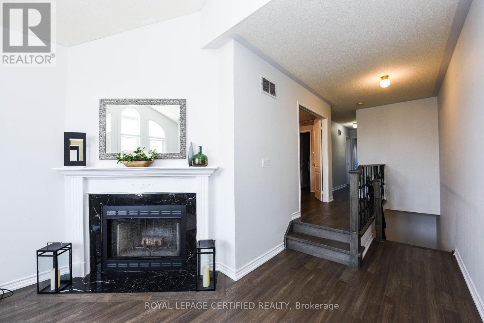 6037 Clover Ridge Crescent Property Photo 9