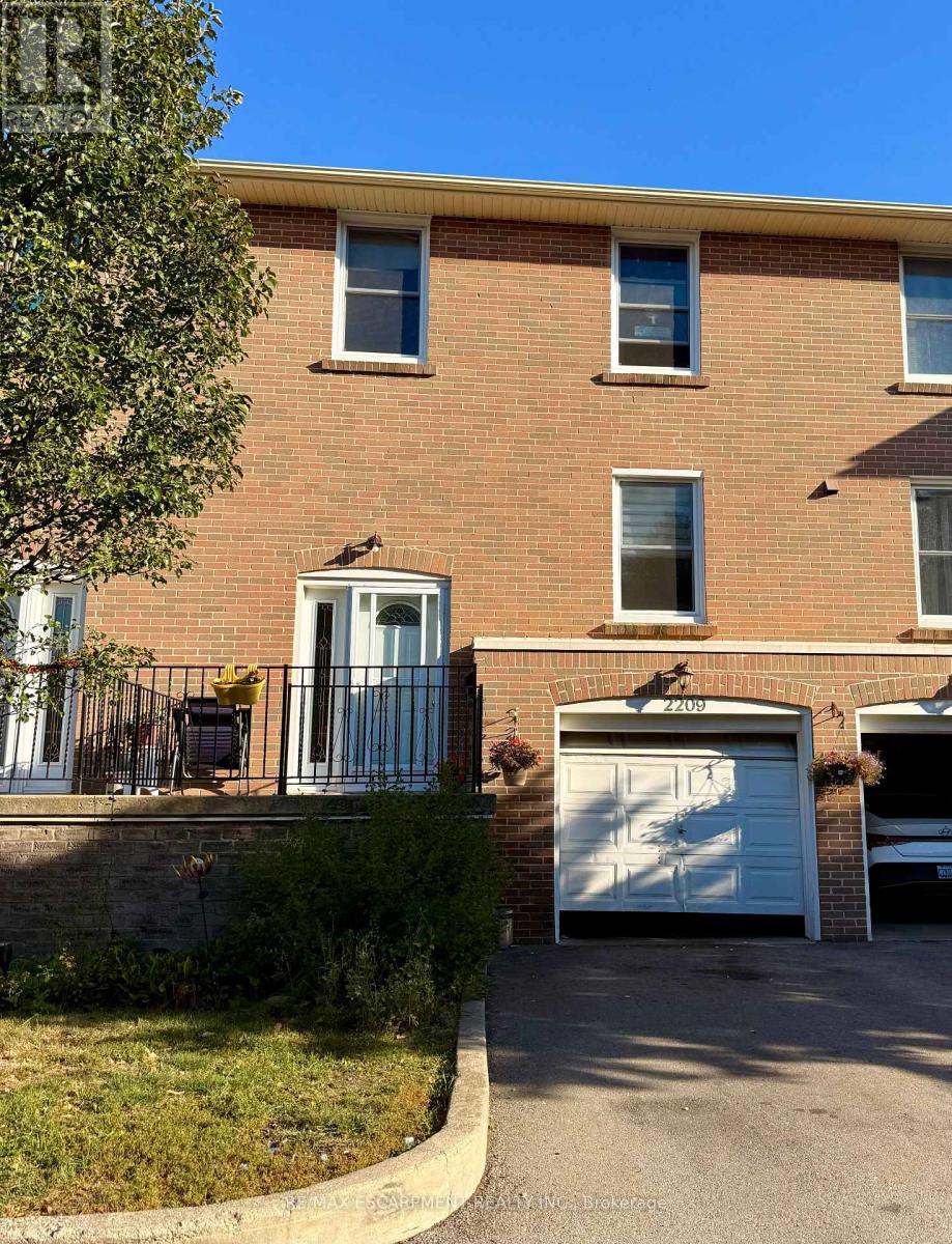 14 - 2209 Mountain Grove Avenue Property Photo 1