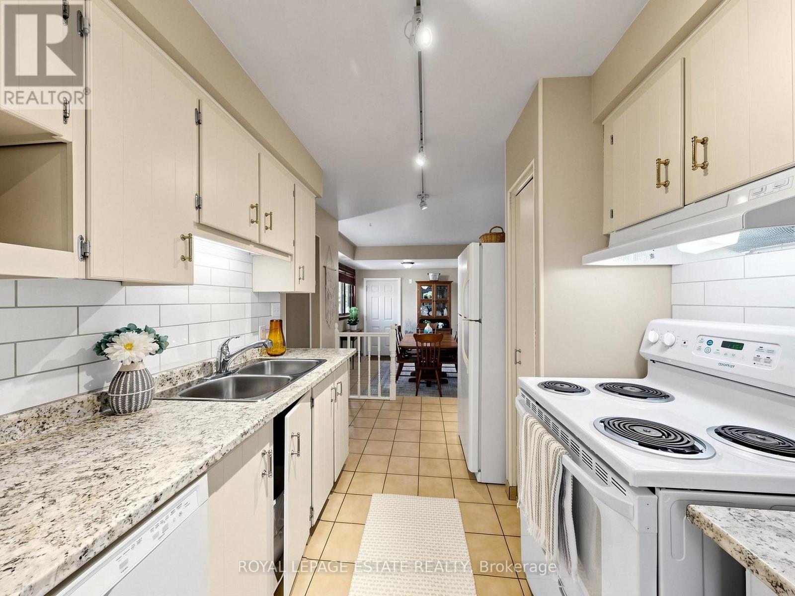 38 Burbank Crescent Property Photo 14