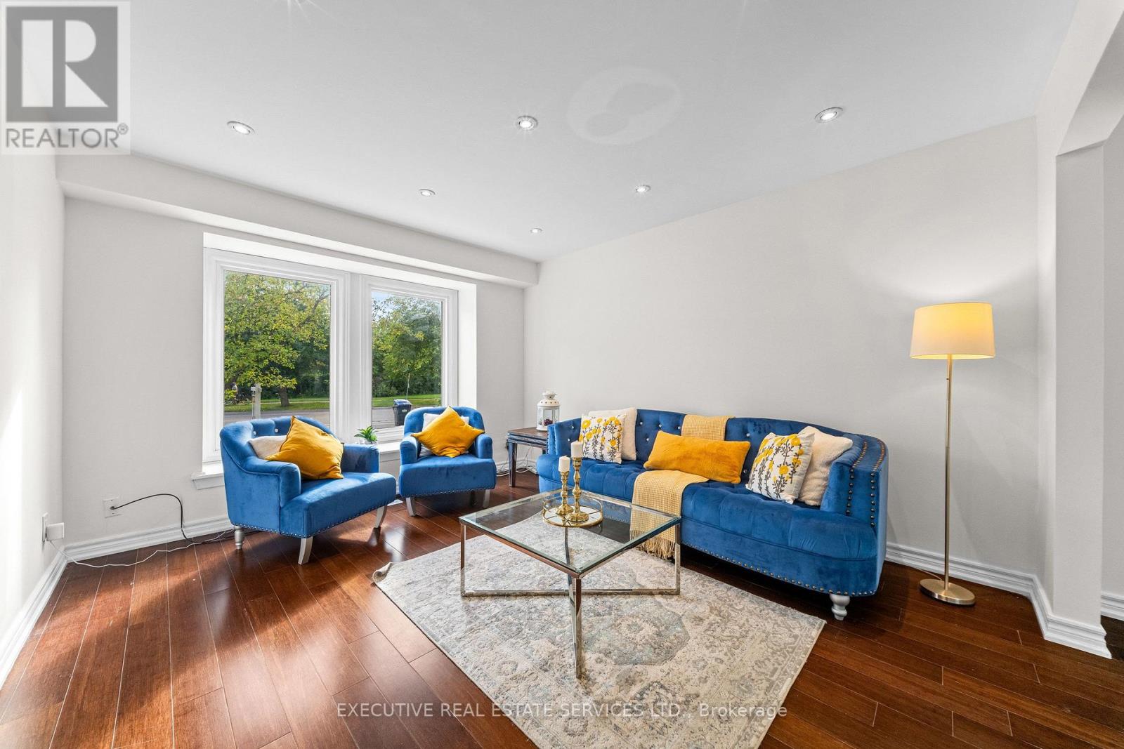 100 Centre Street N Property Photo 9