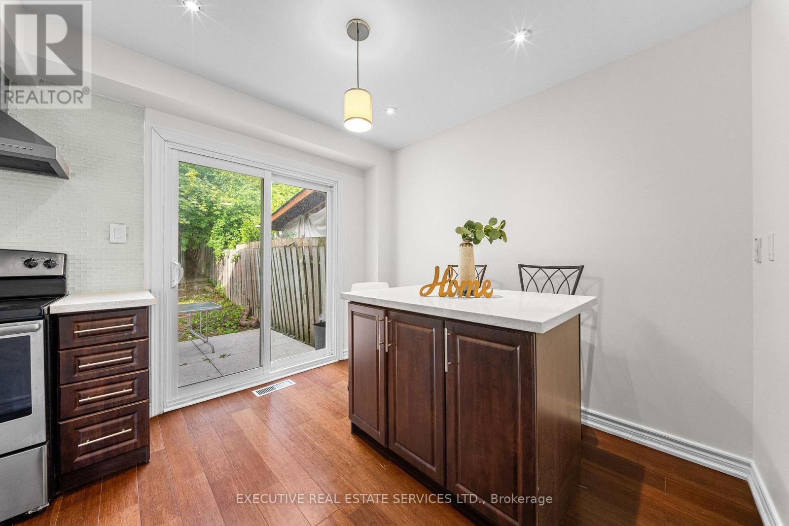 100 Centre Street N Property Photo 17