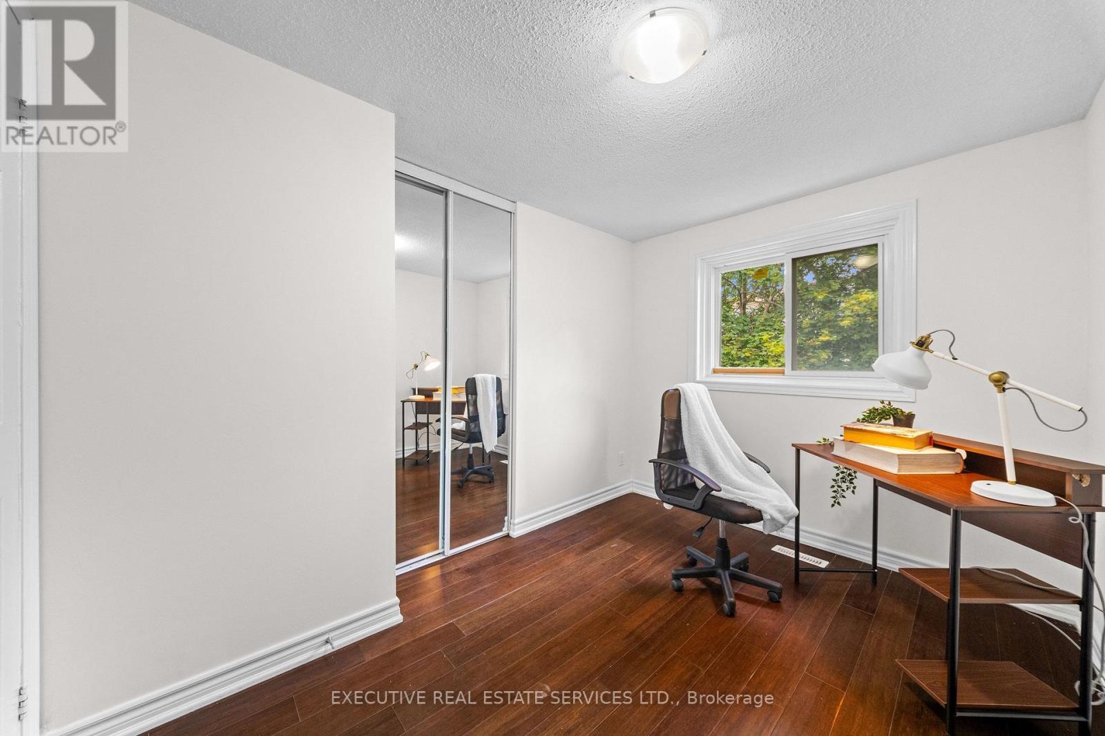 100 Centre Street N Property Photo 28