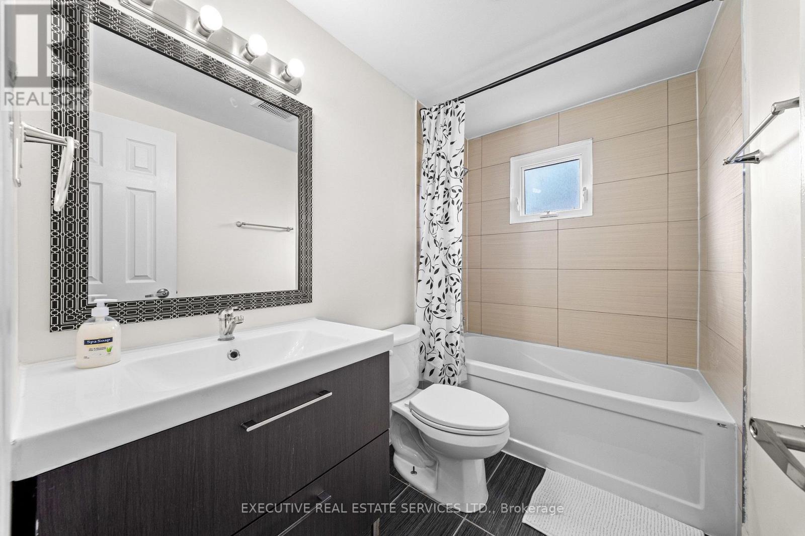 100 Centre Street N Property Photo 31