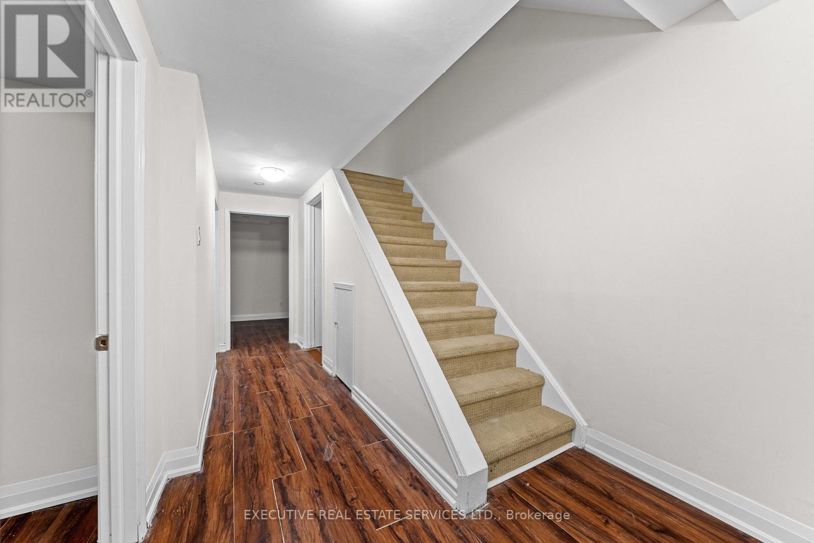 100 Centre Street N Property Photo 32