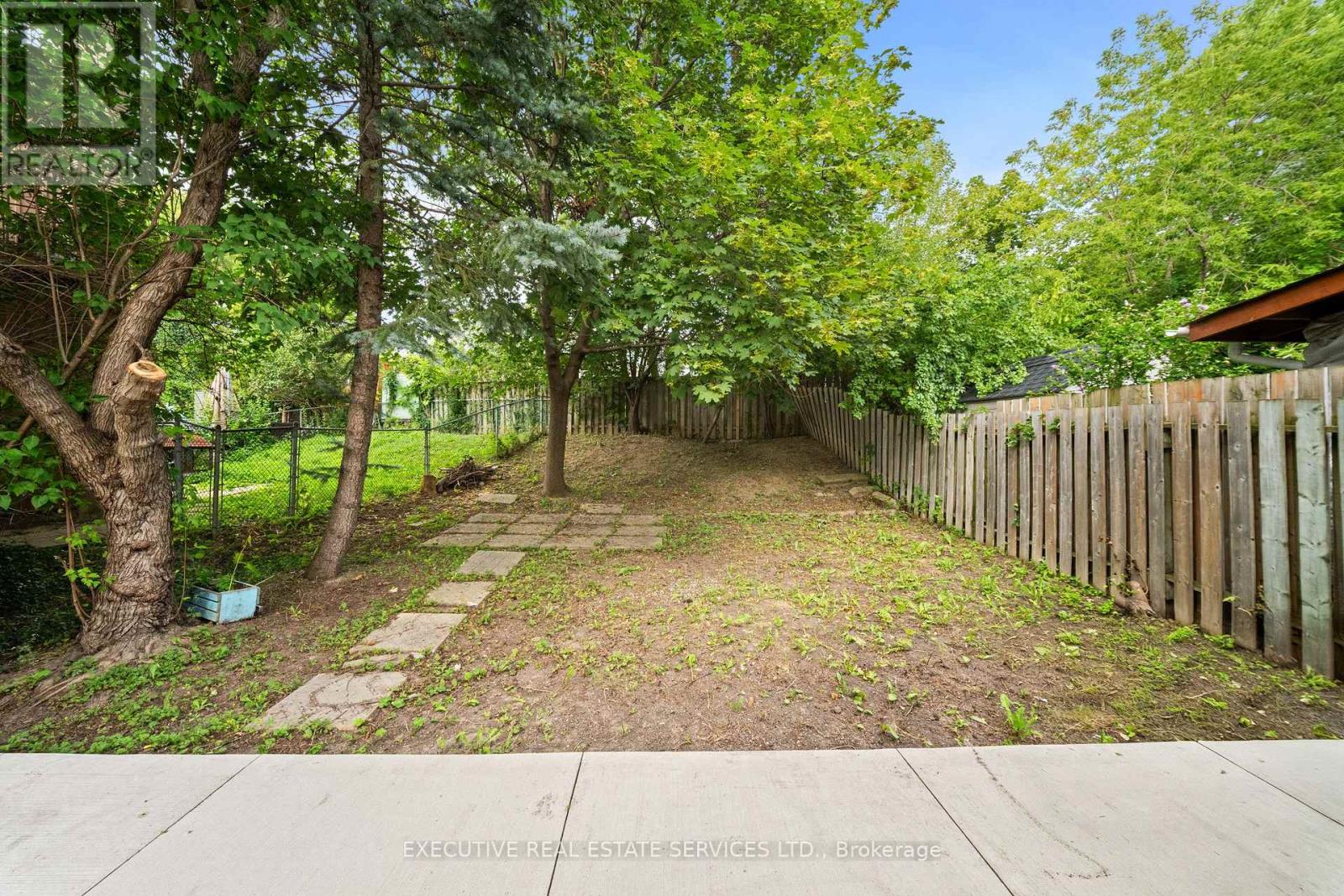 100 Centre Street N Property Photo 38