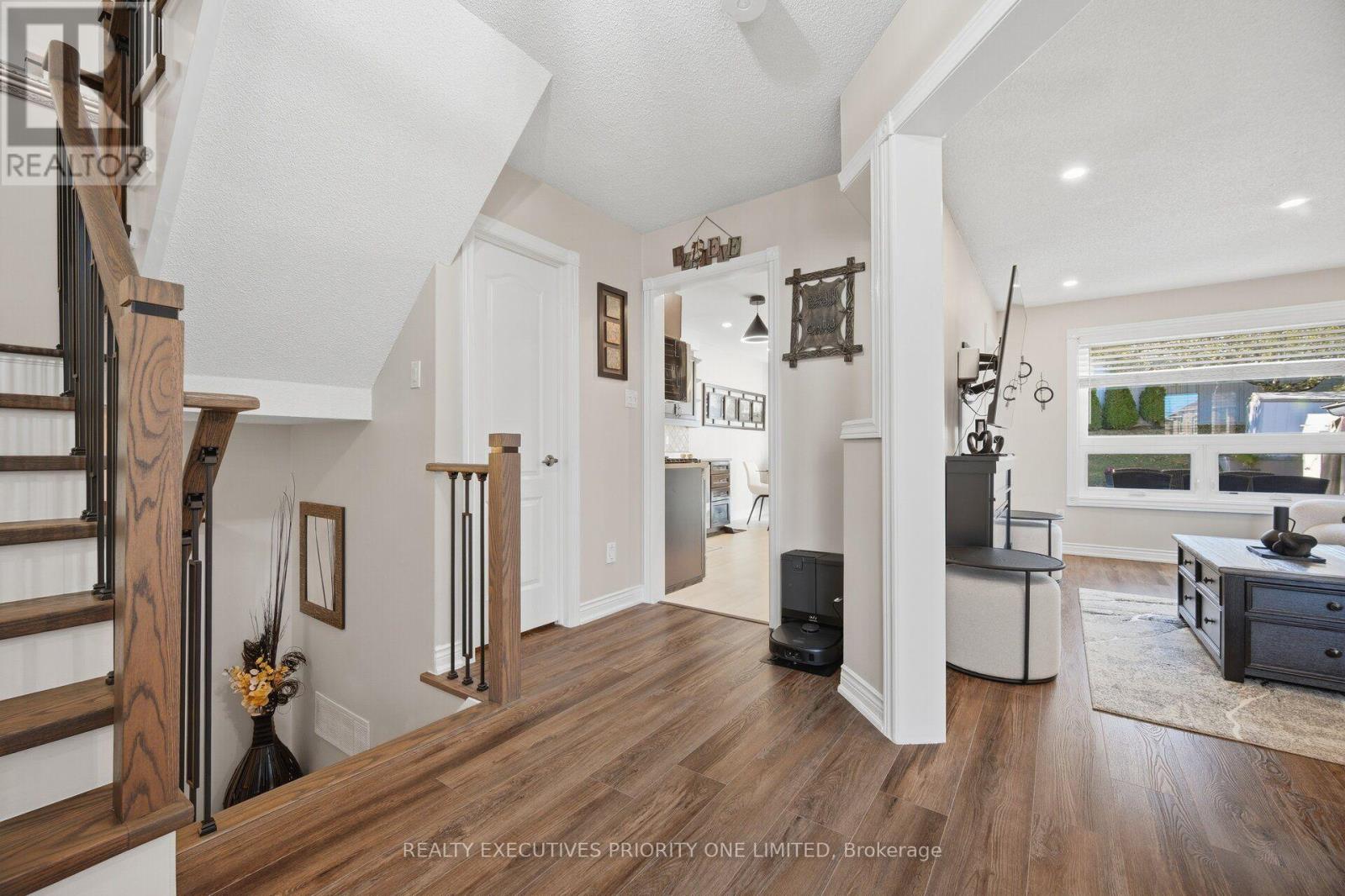 8 Waterbury Street Property Photo 4