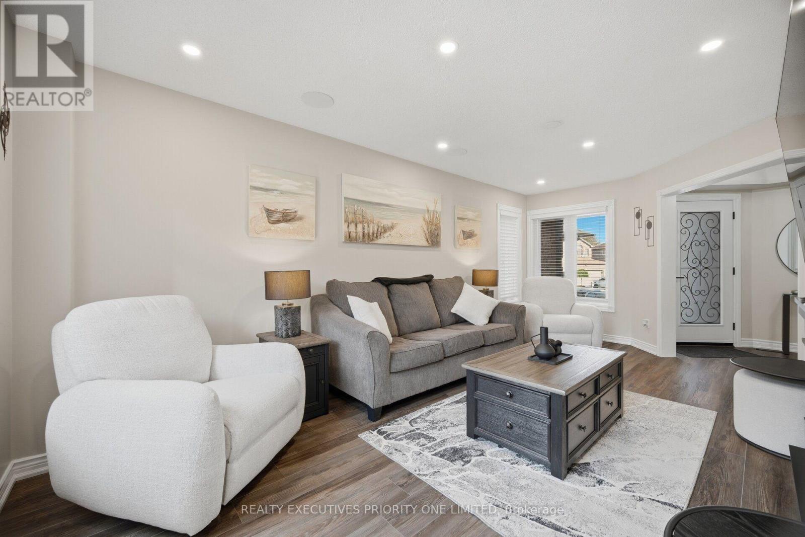 8 Waterbury Street Property Photo 5