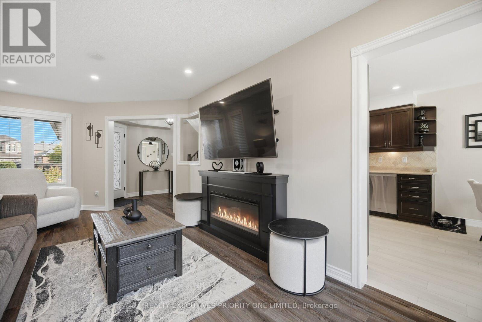 8 Waterbury Street Property Photo 6