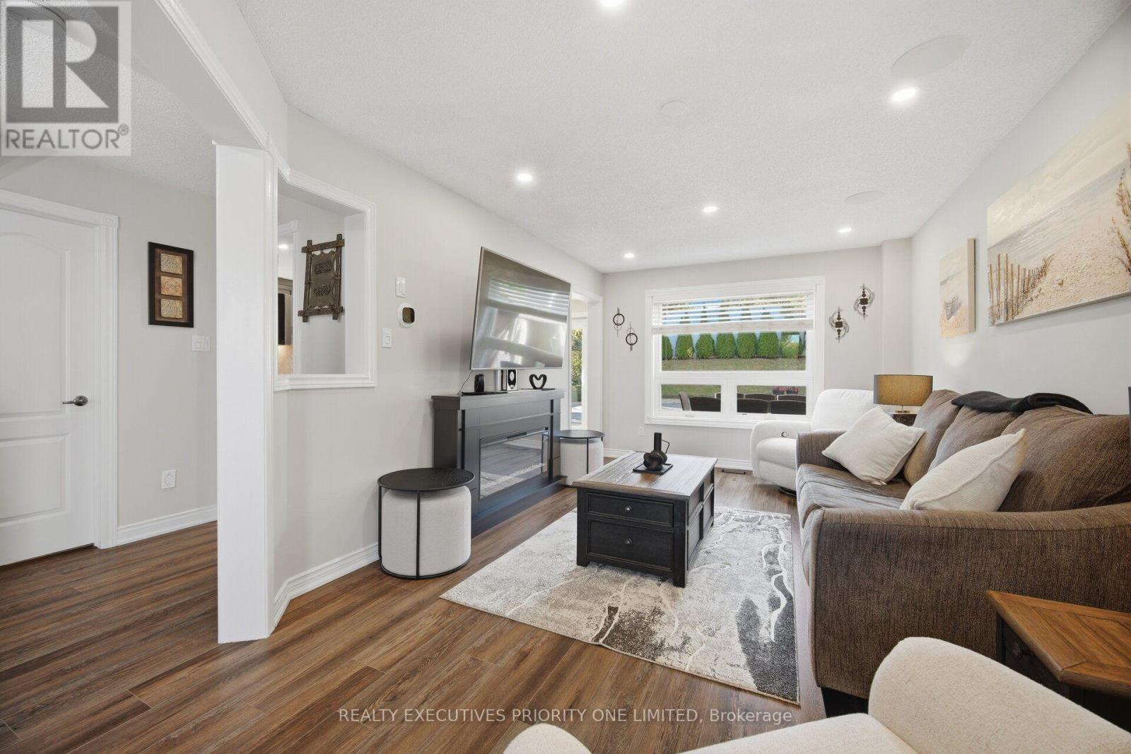 8 Waterbury Street Property Photo 7