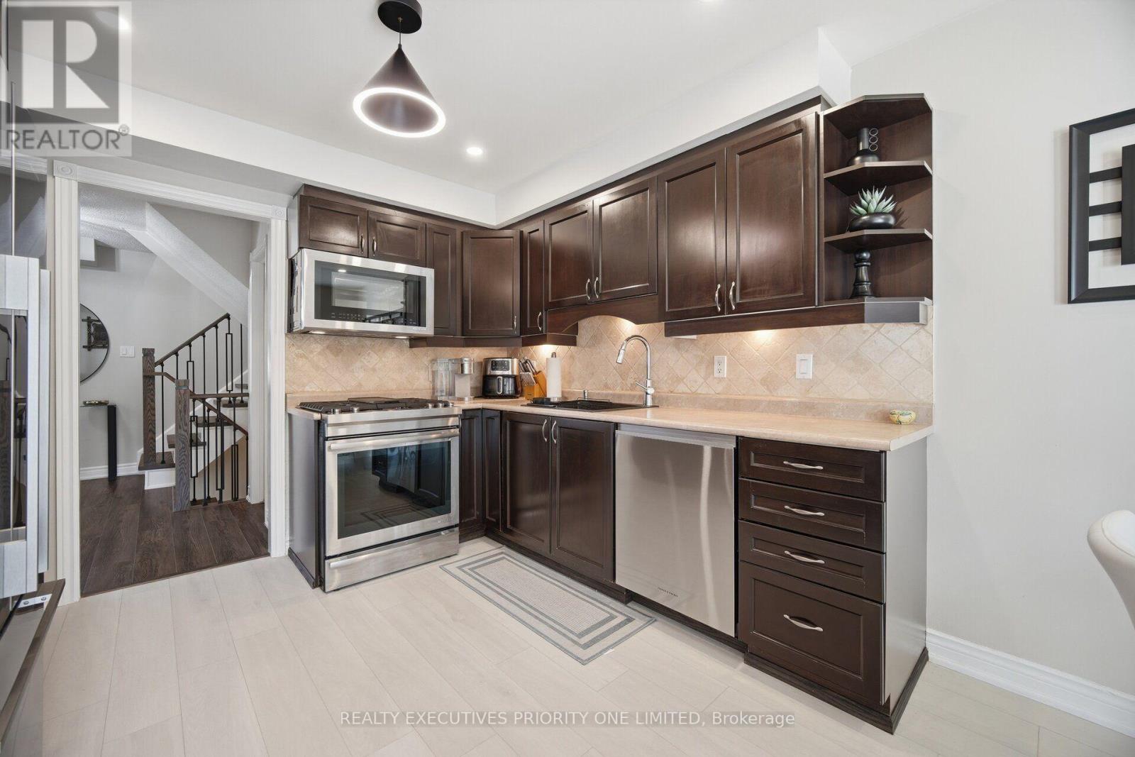 8 Waterbury Street Property Photo 10