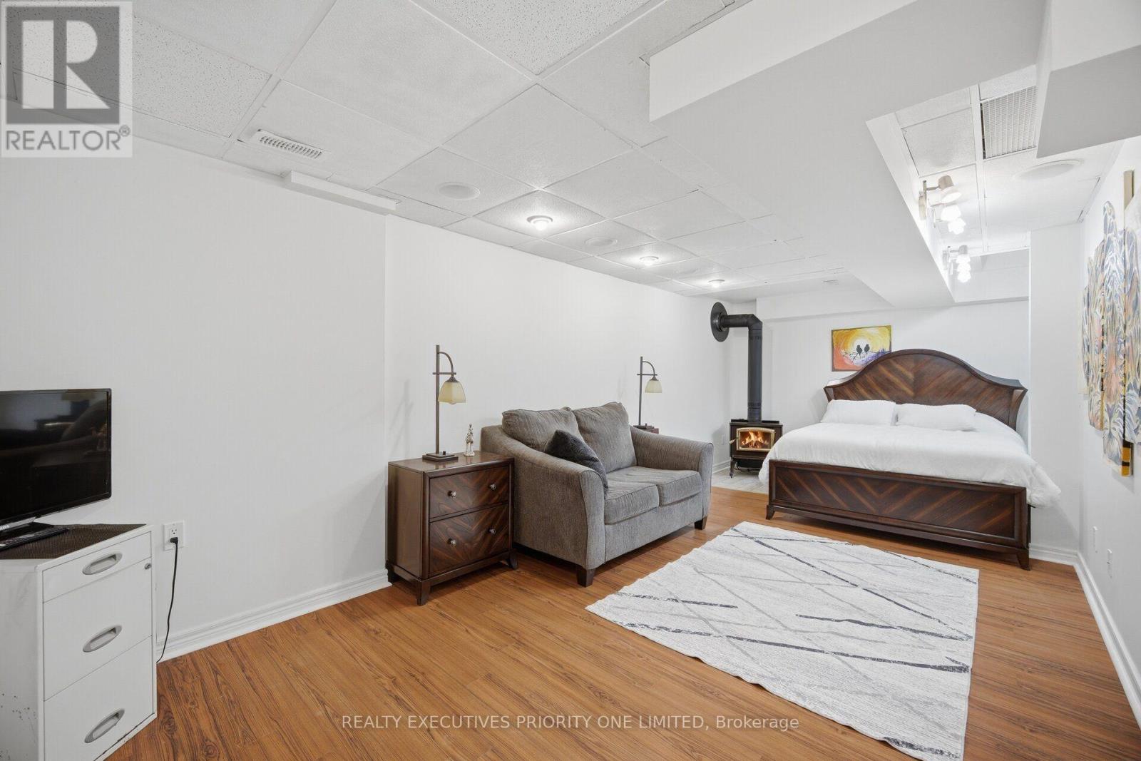 8 Waterbury Street Property Photo 22
