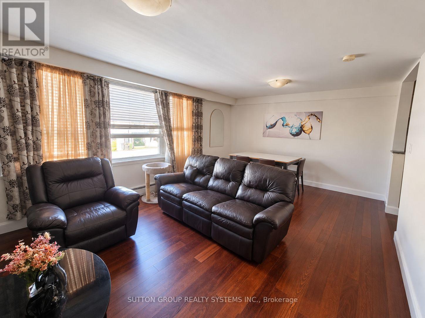 #1- 2nd Floor Front Apart - 2601 Eglinton Avenue W Property Photo 3