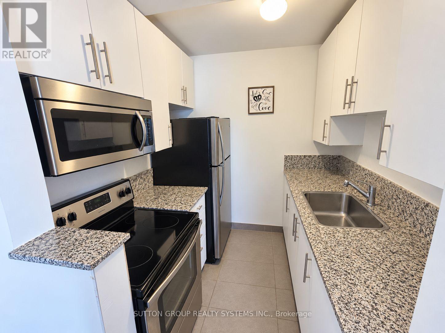 #1- 2nd Floor Front Apart - 2601 Eglinton Avenue W Property Photo 4