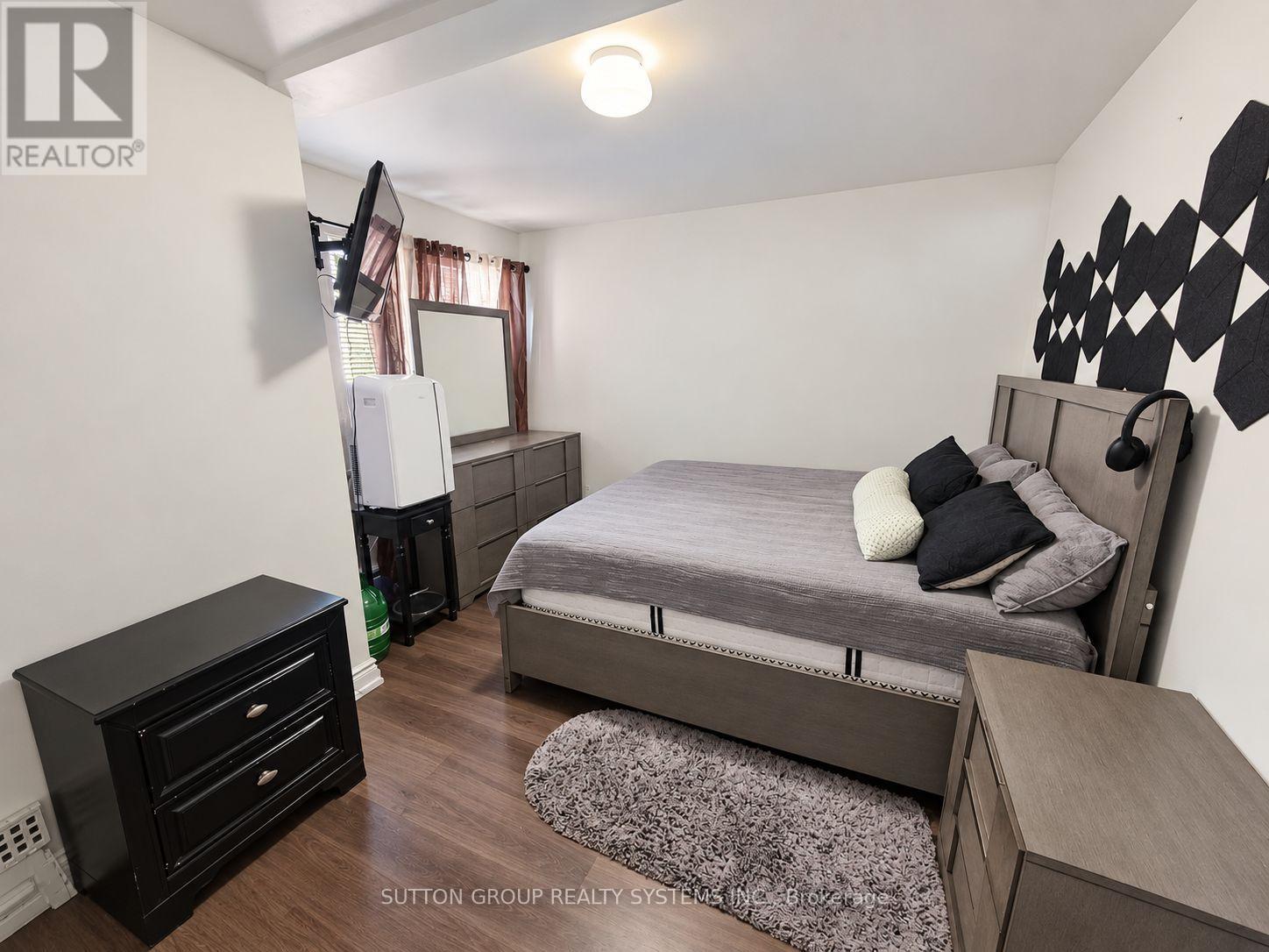 #1- 2nd Floor Front Apart - 2601 Eglinton Avenue W Property Photo 5
