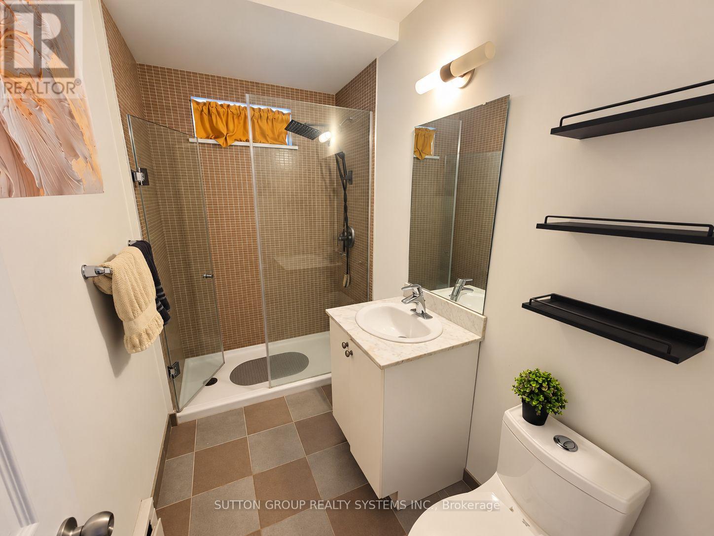 #1- 2nd Floor Front Apart - 2601 Eglinton Avenue W Property Photo 6