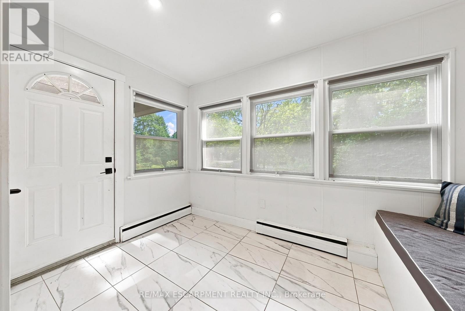 2177 Lakeshore Road Property Photo 3
