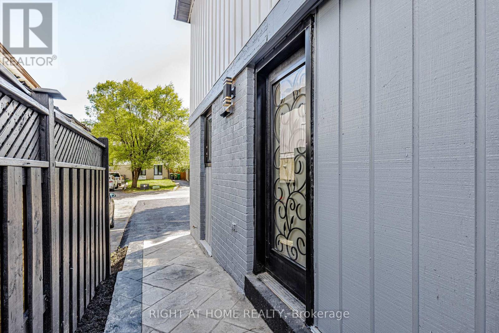 8 Hazelglen Court Property Photo 7