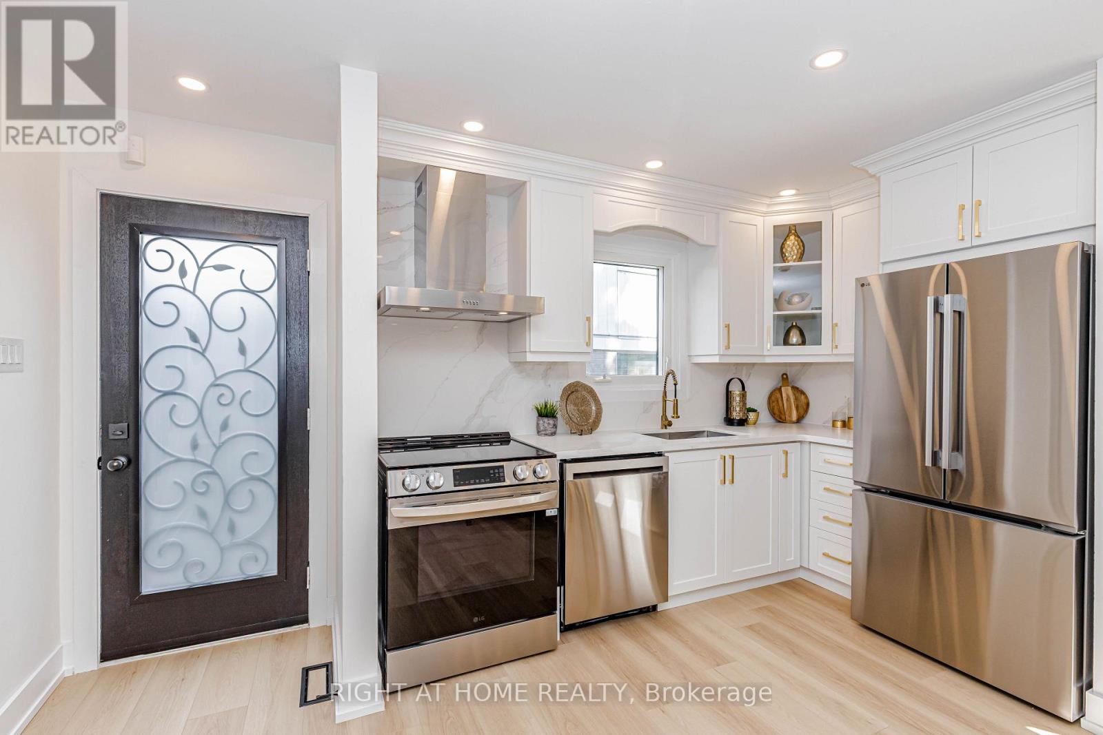 8 Hazelglen Court Property Photo 8