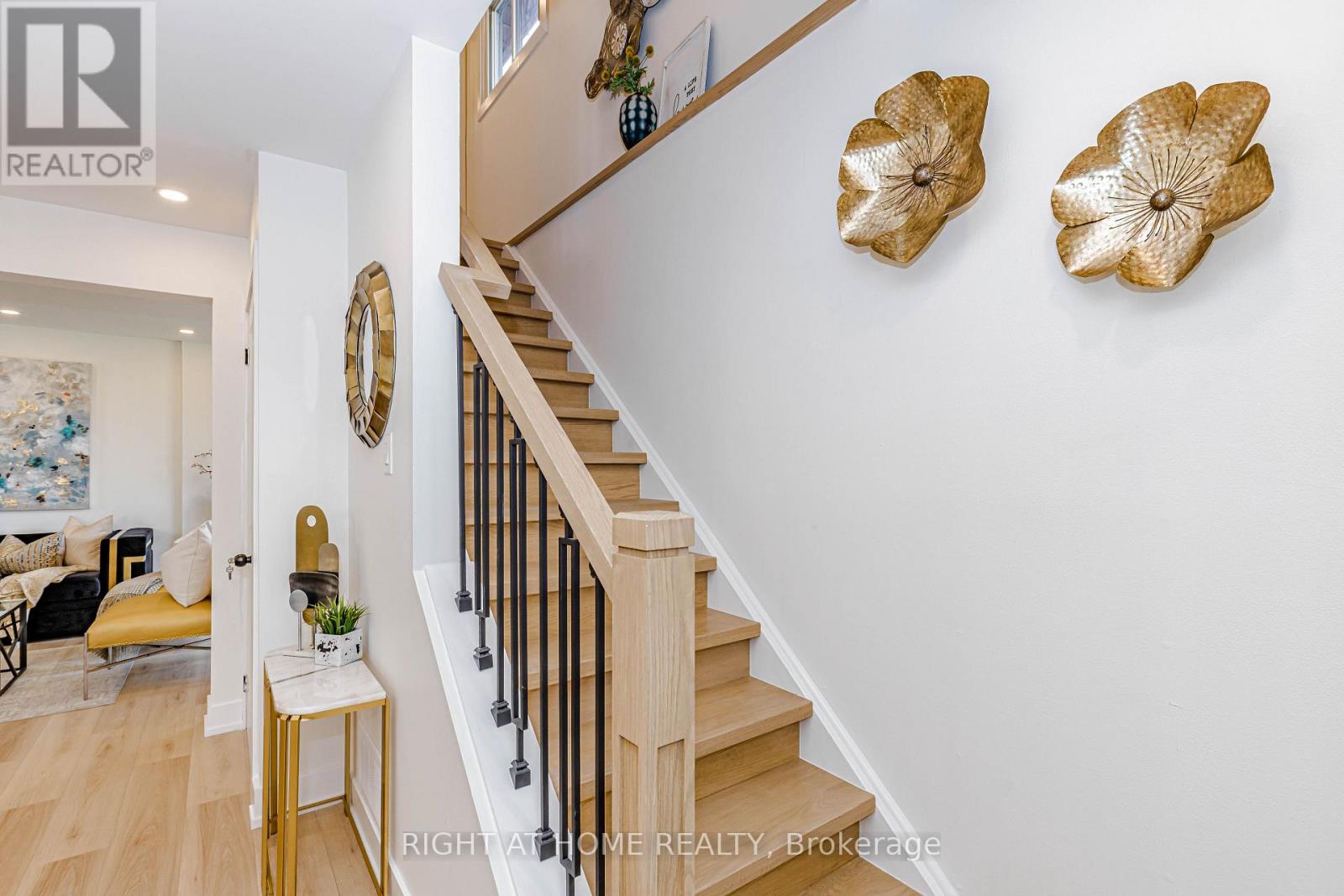 8 Hazelglen Court Property Photo 23