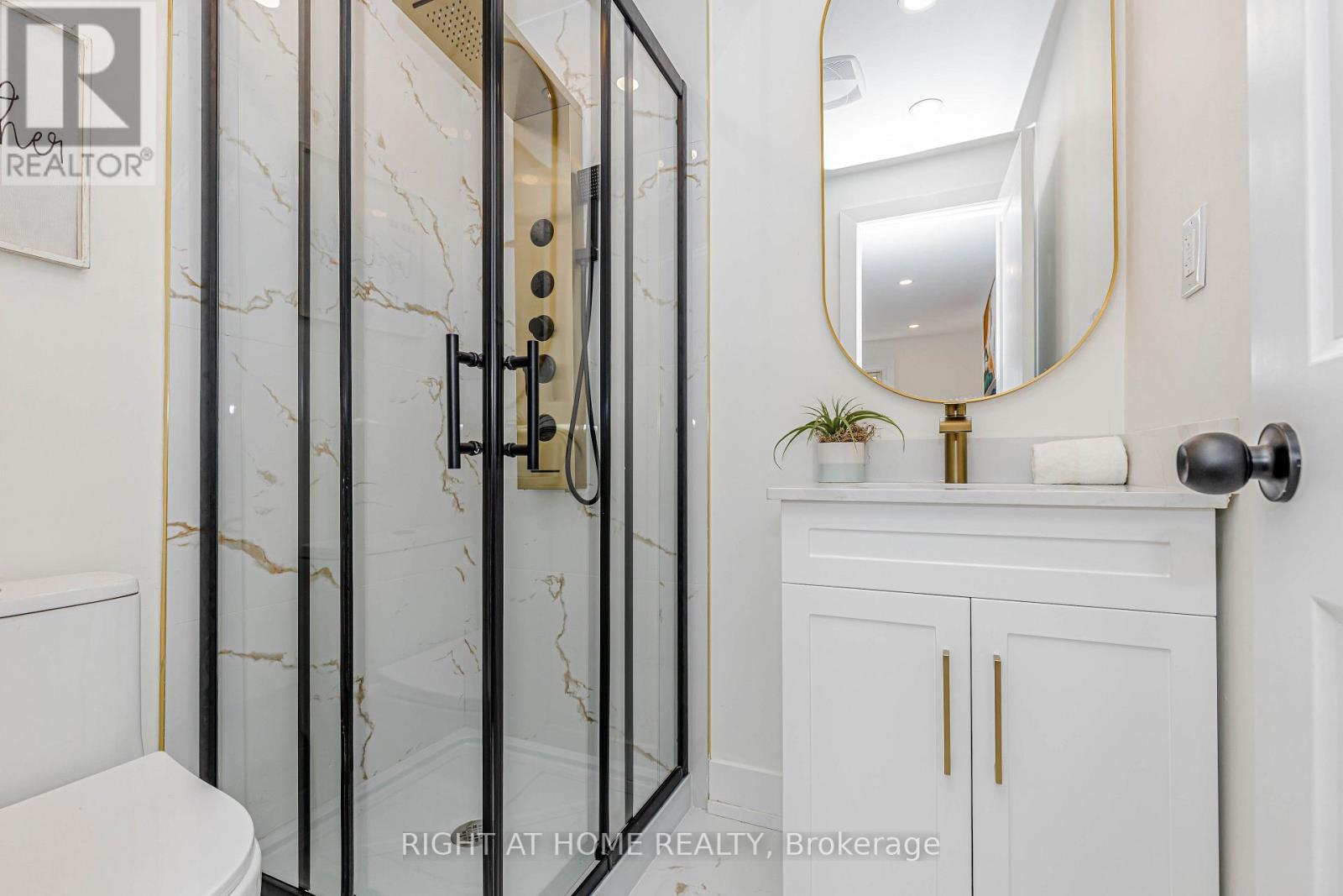 8 Hazelglen Court Property Photo 28