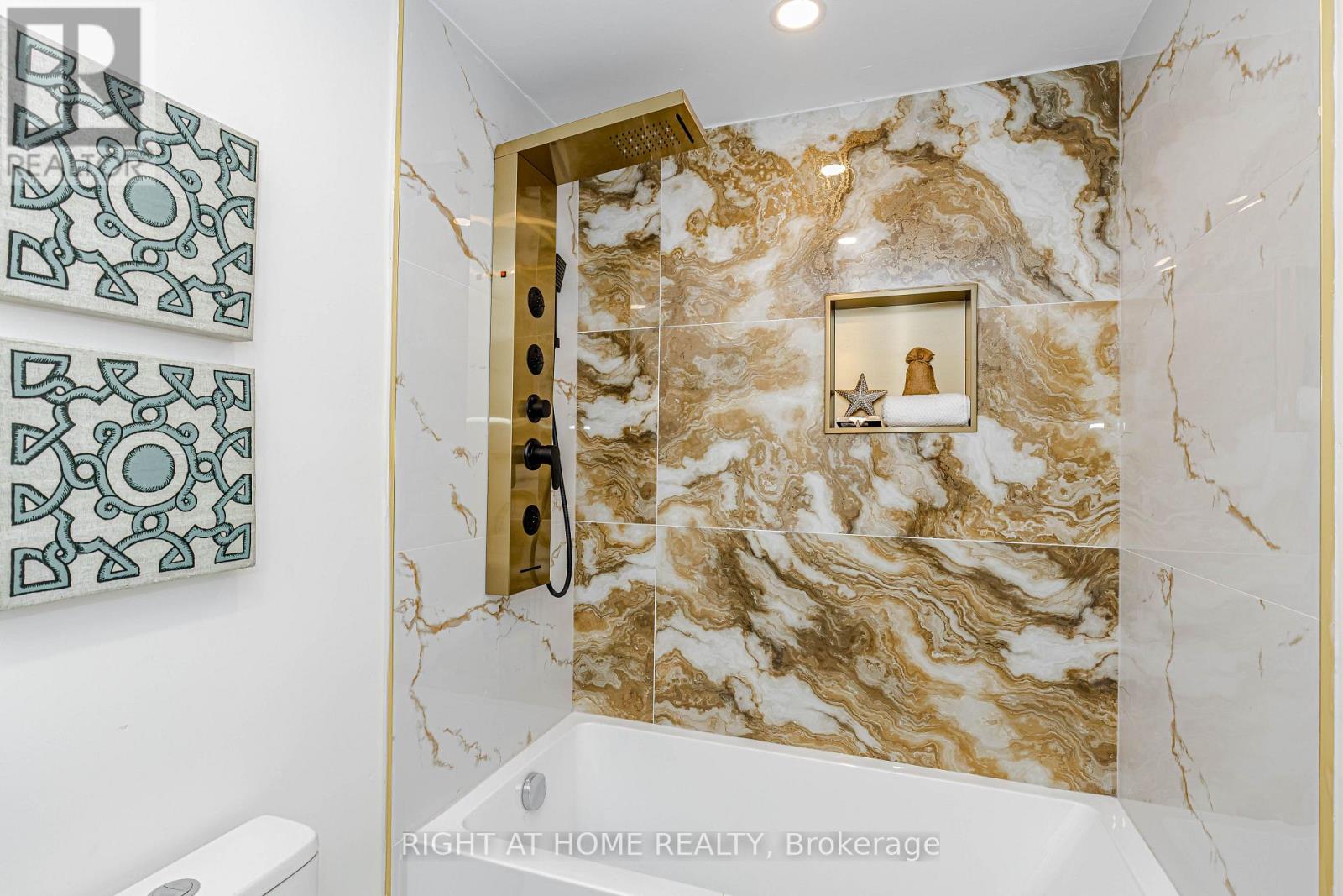 8 Hazelglen Court Property Photo 33