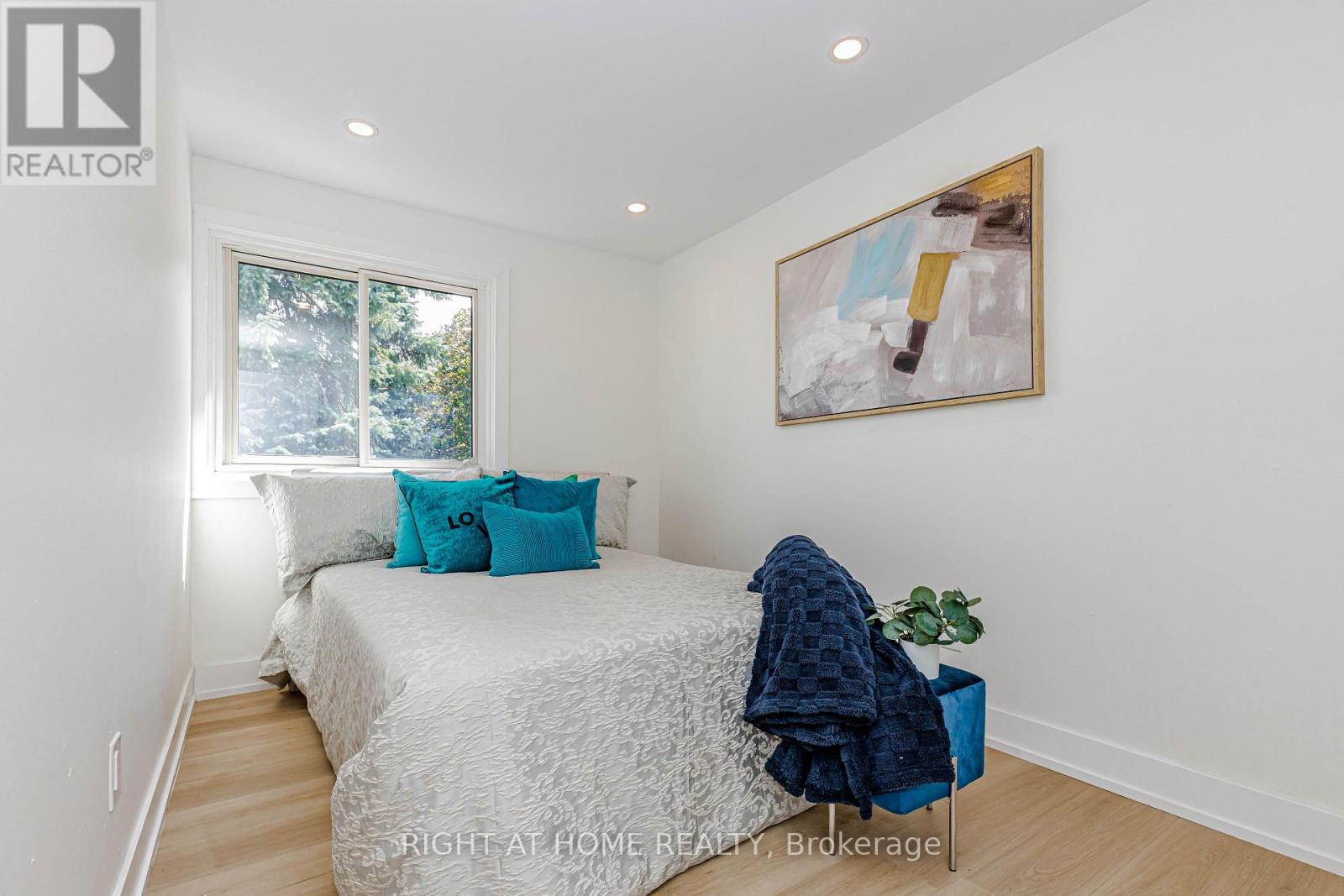 8 Hazelglen Court Property Photo 34
