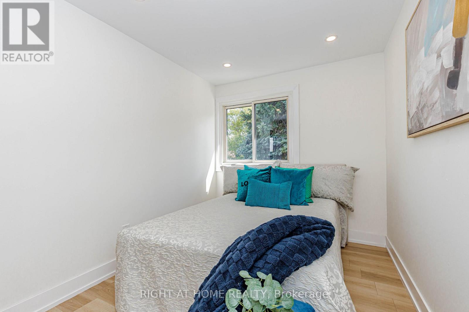 8 Hazelglen Court Property Photo 35
