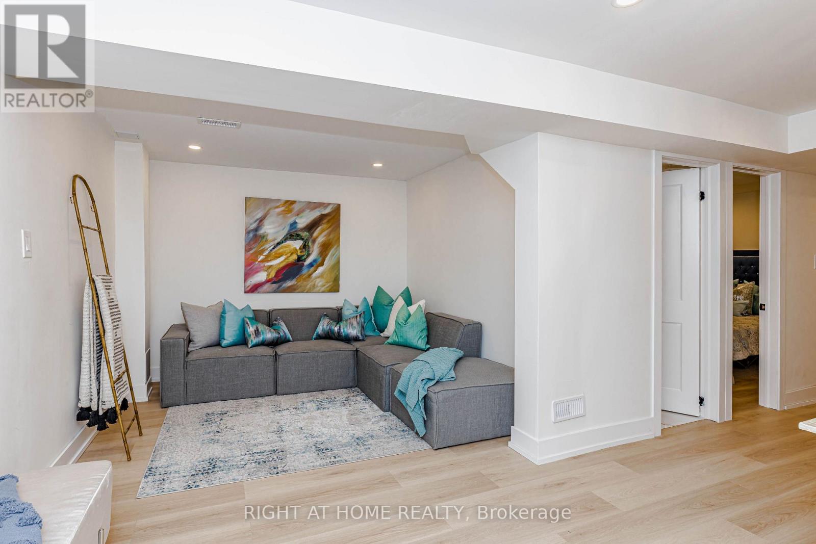 8 Hazelglen Court Property Photo 38