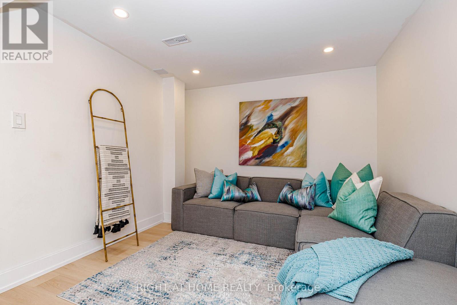 8 Hazelglen Court Property Photo 39
