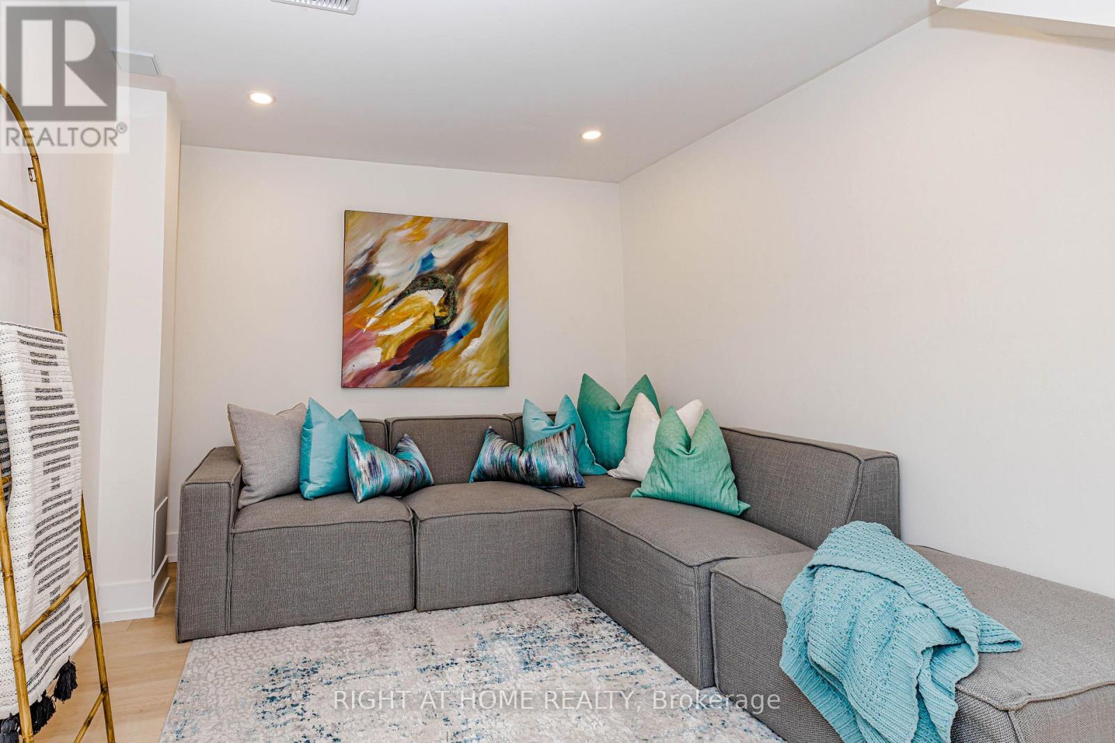 8 Hazelglen Court Property Photo 40