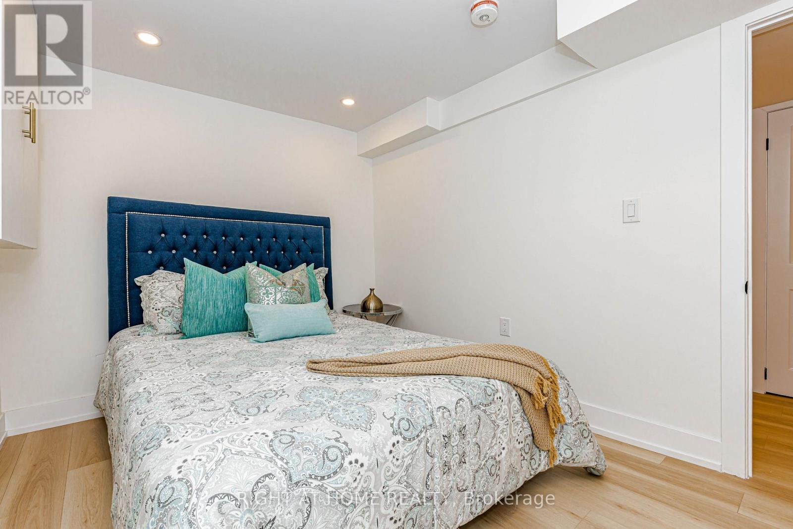 8 Hazelglen Court Property Photo 44