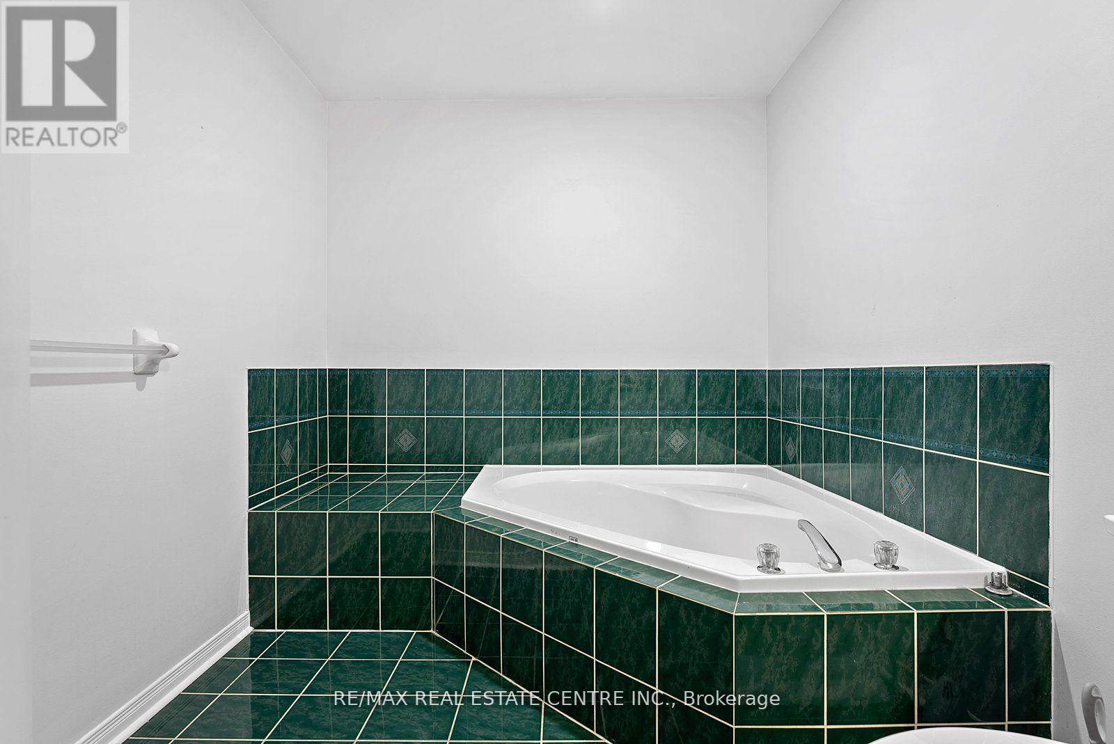 Upper - 5382 Longhouse Crescent Property Photo 27