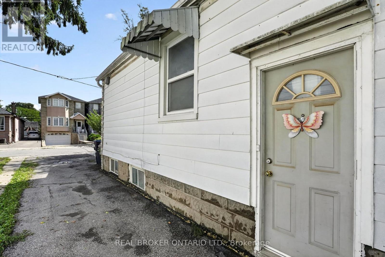238 Chambers Avenue Property Photo 4