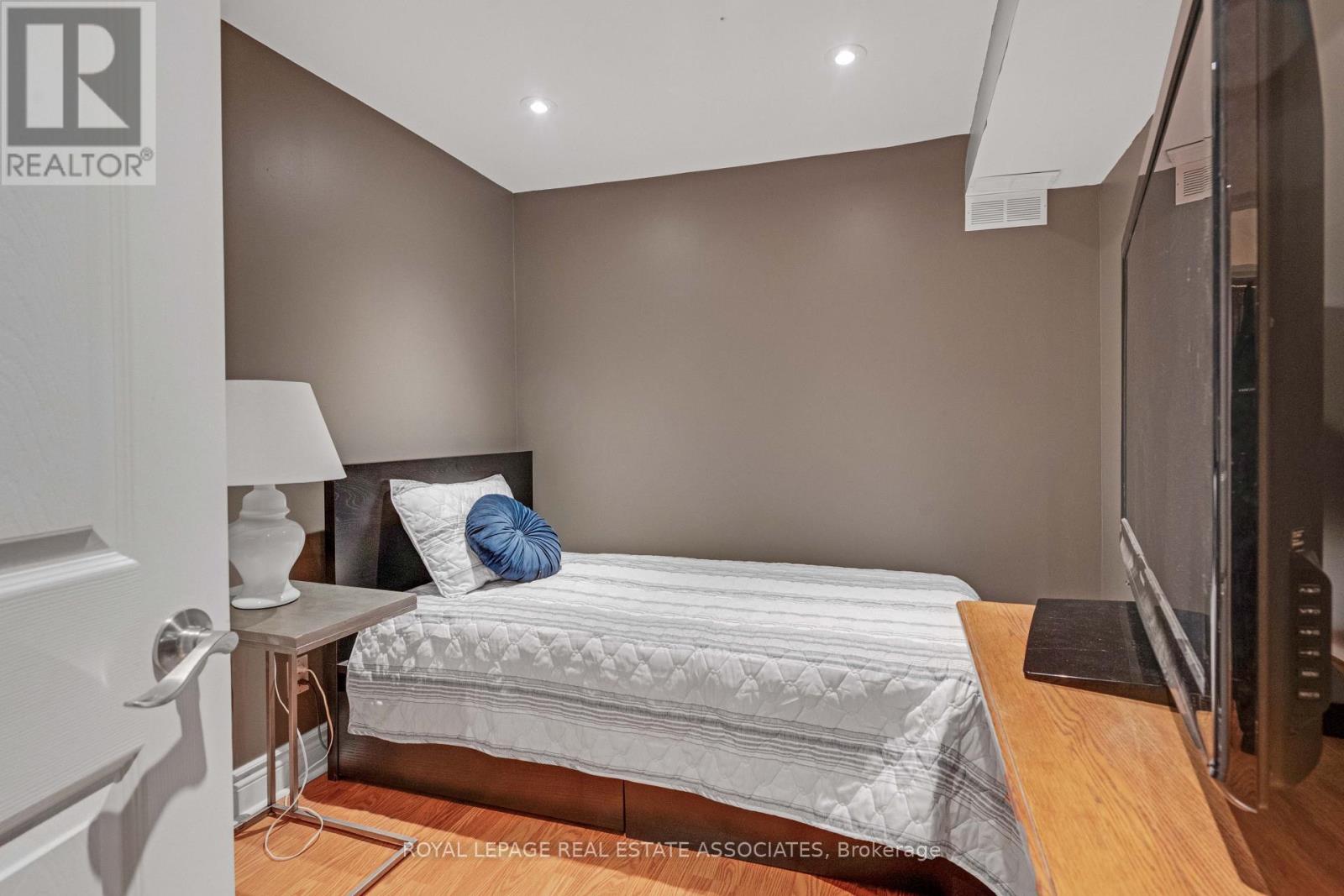 72 - 2199 Burnhamthorpe Road W Property Photo 25