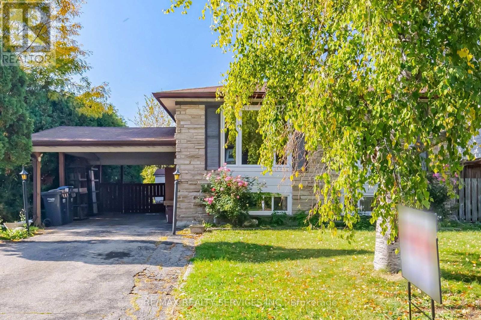 49 Ferndale Crescent Property Photo 1