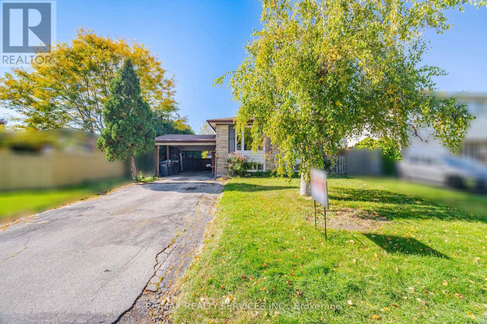 49 Ferndale Crescent Property Photo 2
