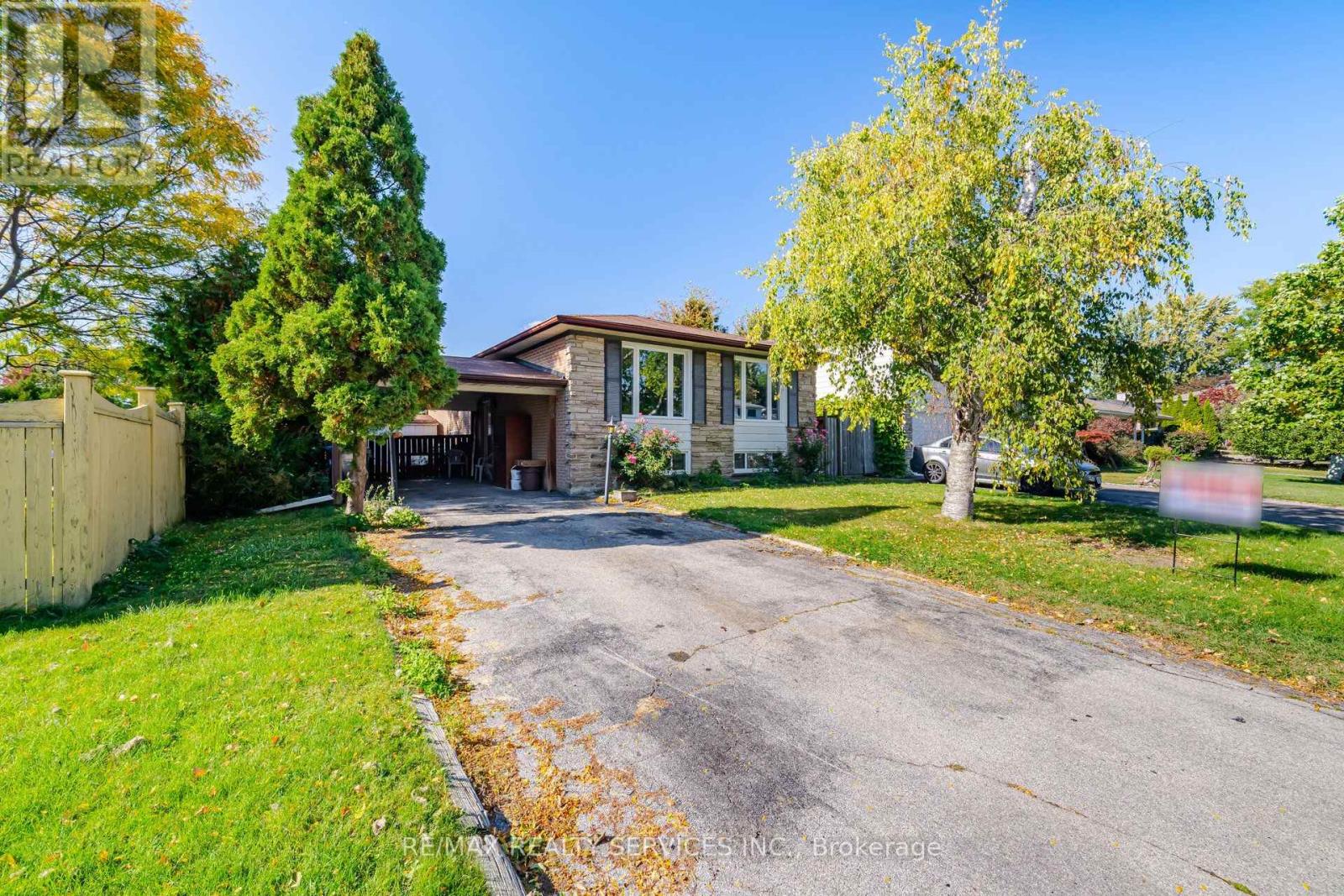 49 Ferndale Crescent Property Photo 4