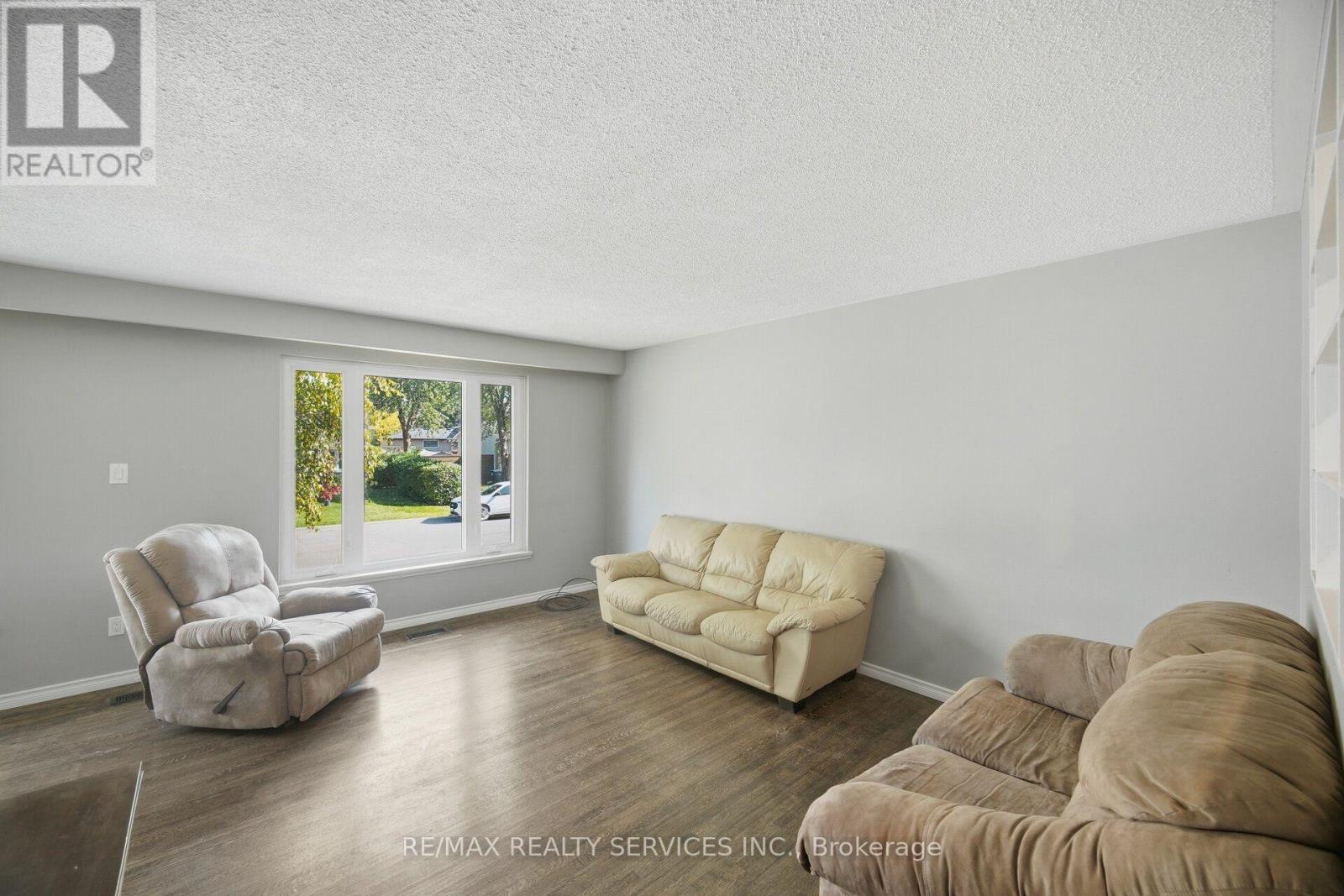 49 Ferndale Crescent Property Photo 10