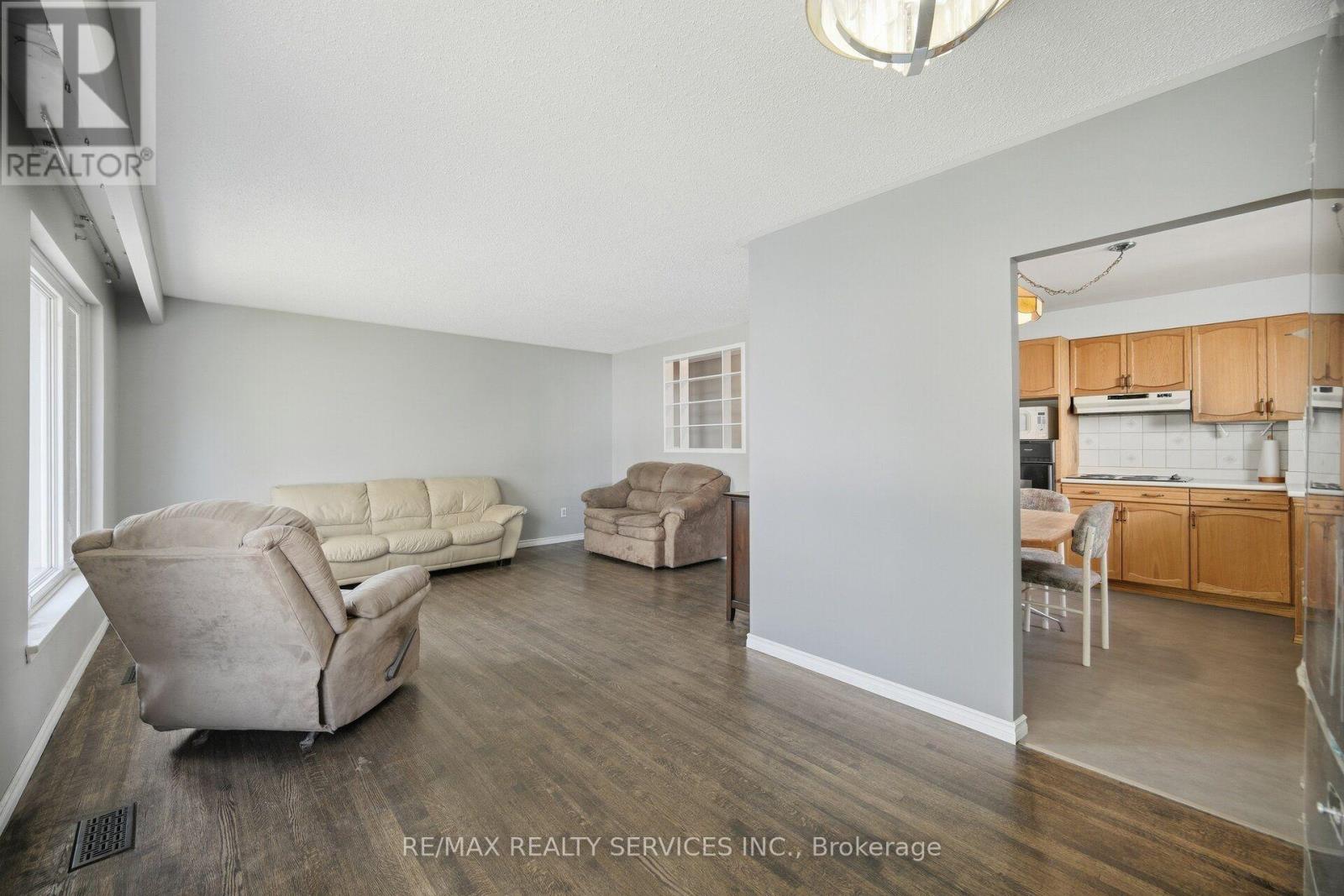 49 Ferndale Crescent Property Photo 13